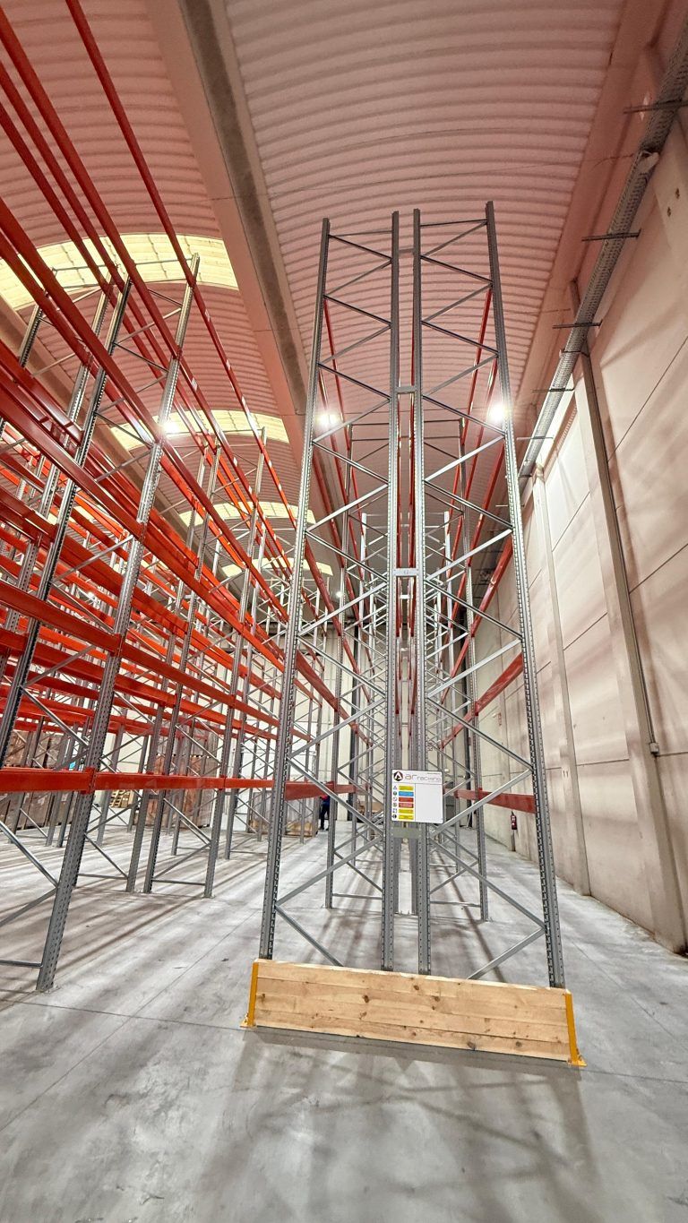 CHZ ha instalado iluminación LED en las oficinas de TransNatur, en Irún, Guipúzcoa. Gracias a este cambio hemos mejorado la iluminación y el ahorro energético, ayudando a ser más respetuosos con el medio ambiente. Para esta instalación se ha utilizado la siguiente luminaria-campana LED: High Bay HB25 200W con sensor.